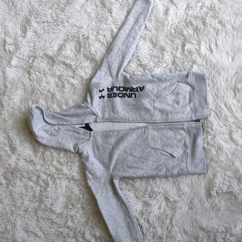 Boys Under Armour zip Hoodie, size 6